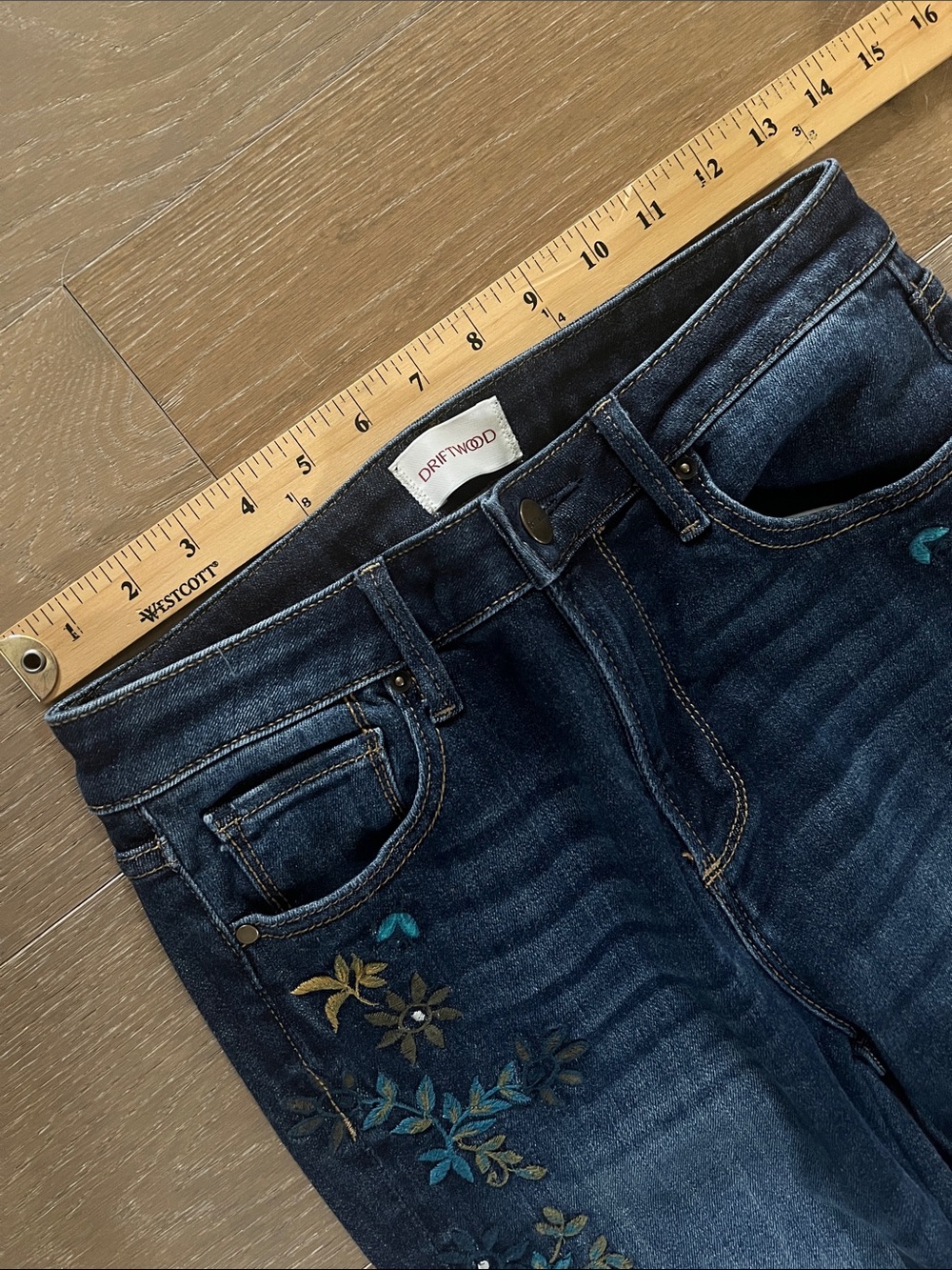 Sundance Driftwood Audrey Embroidered Floral Jeans | Dark Wash‎ | size 26 - Picture 5 of 11